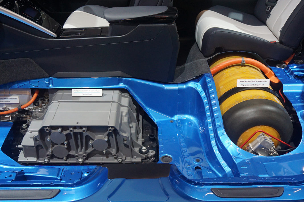 https://commons.wikimedia.org/wiki/File:Toyota_Mirai_fuel_cell_stack_and_hydrogen_tank_SAO_2016_9032.jpg